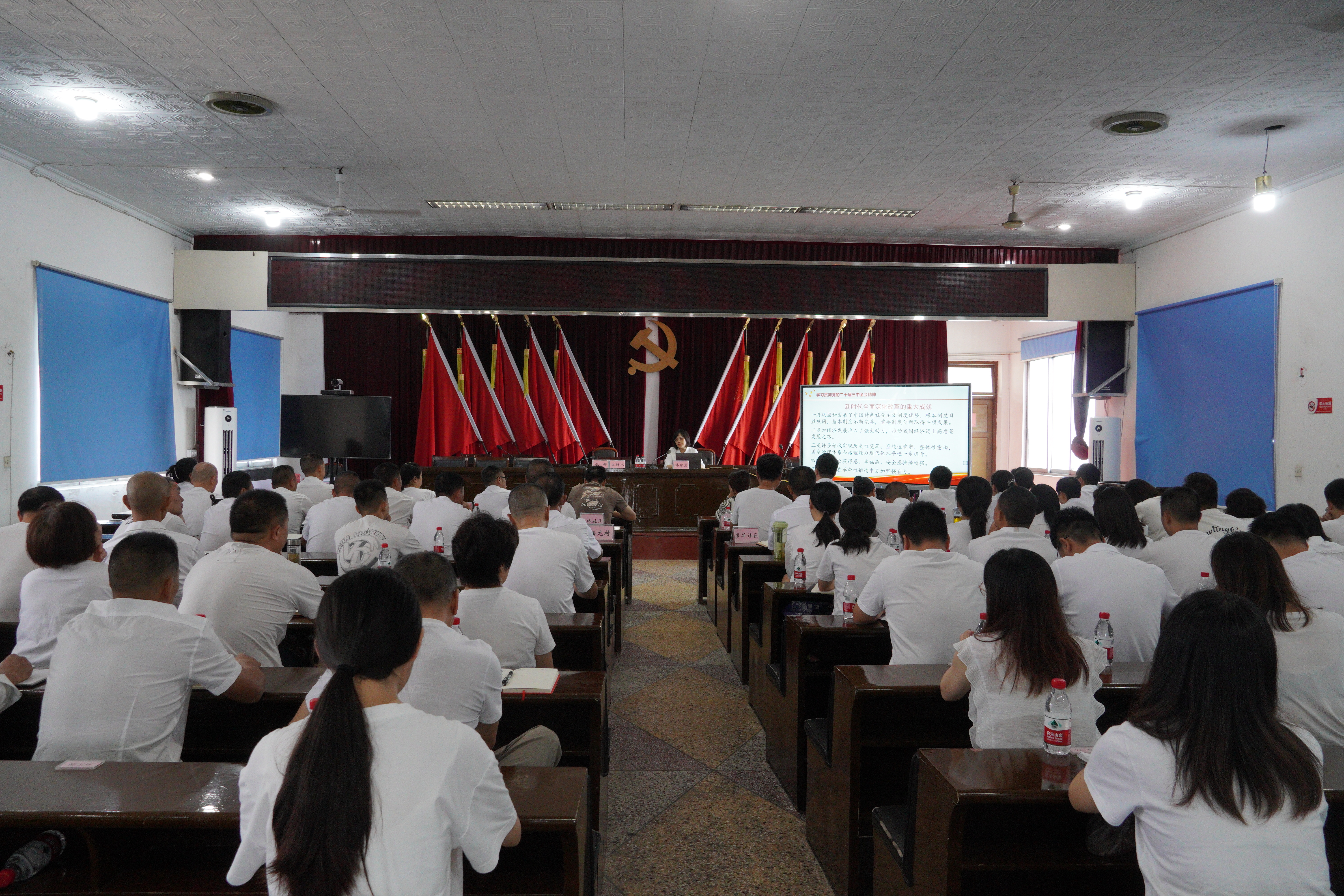 /website-webapp/ewebeditor/uploadfile/2副校长韩琼慧在夹江县宣讲