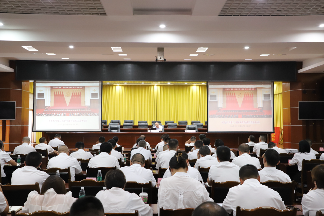 /website-webapp/ewebeditor/uploadfile/1副校长赵平在峨边彝族自治县宣讲